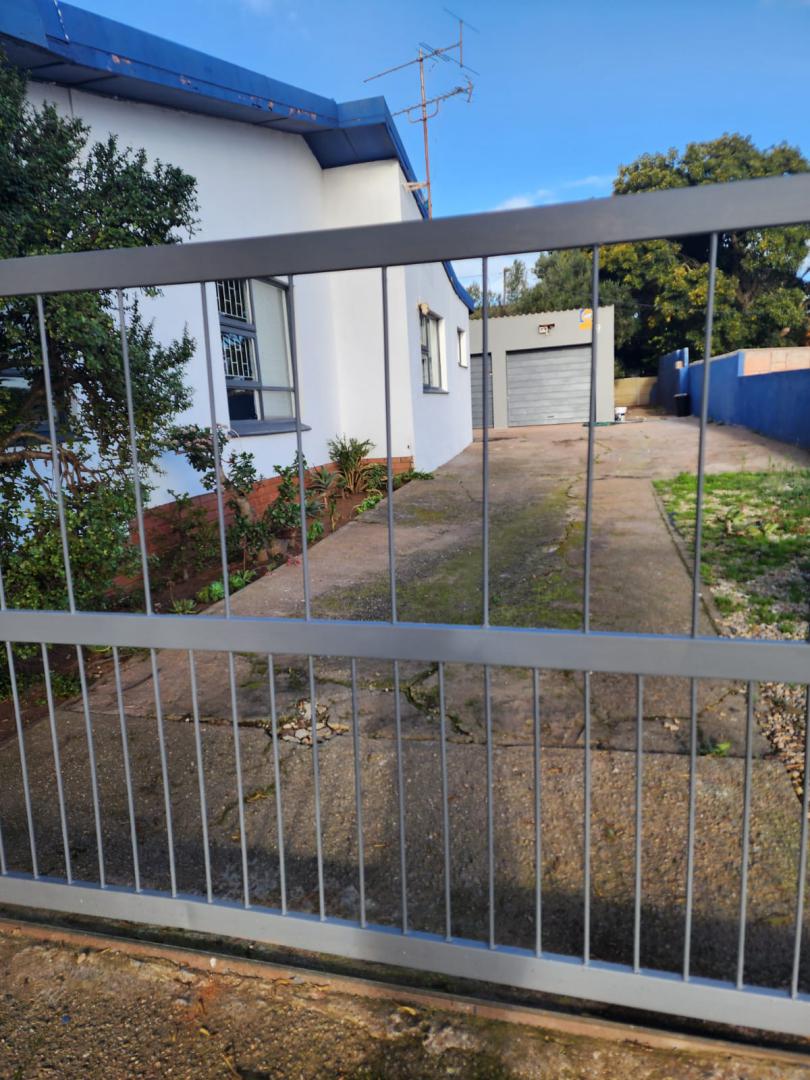 To Let 5 Bedroom Property for Rent in Vredenburg Western Cape